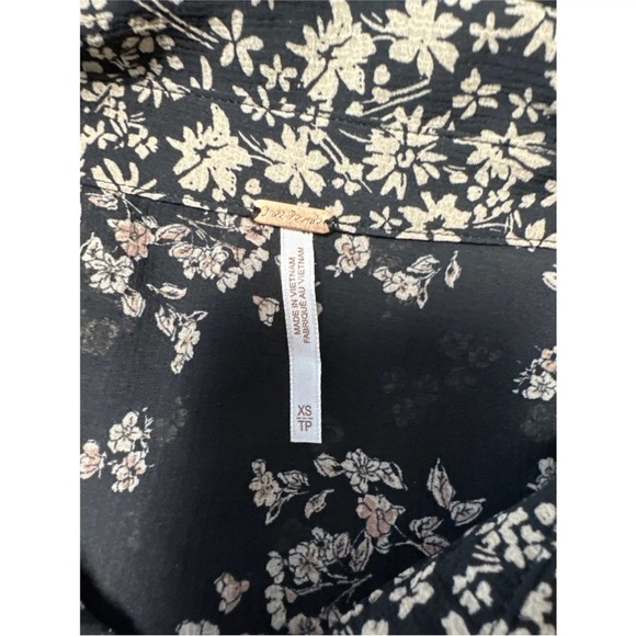 Free People printed Boho flare sleeve blouse EUC - Picture 12 of 16
